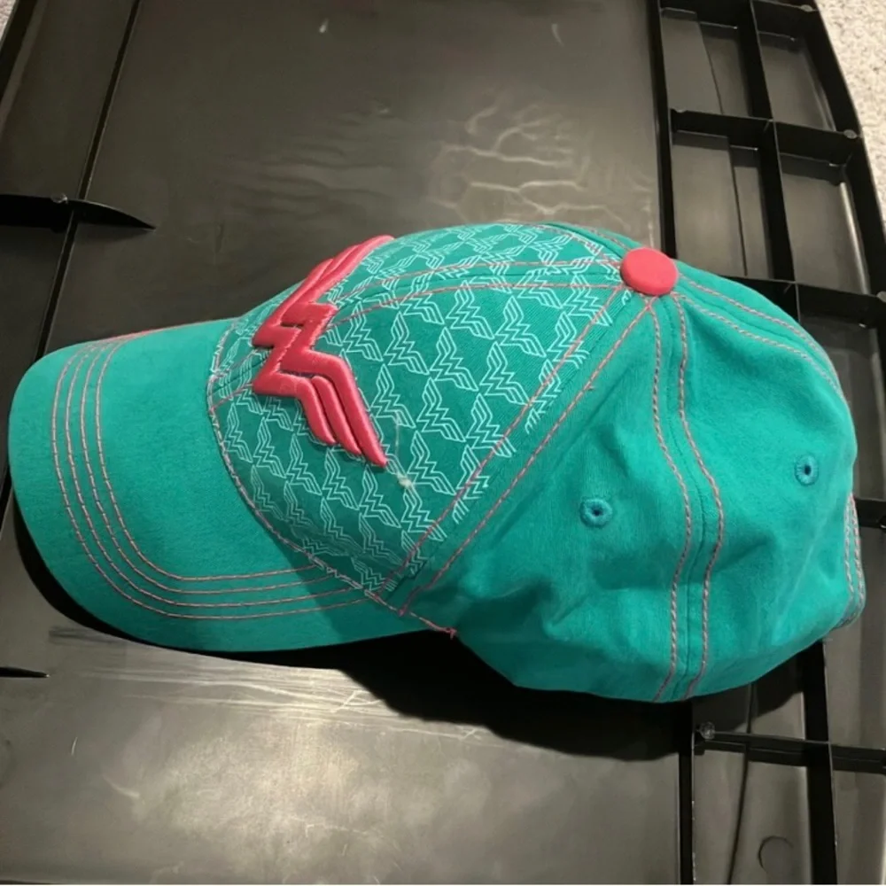 🔵 SOLD on MERCARI!! 🔵 Wonder Woman Six Flags Hat - Picture 5 of 6